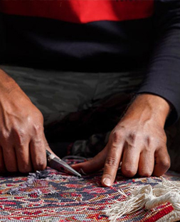 رفو گری قالی در قالیشویی گیشا 