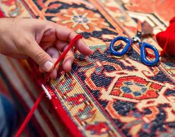 خدمات تخصصی و حرفه ای رفوی فرش در قالیشویی گیشا 